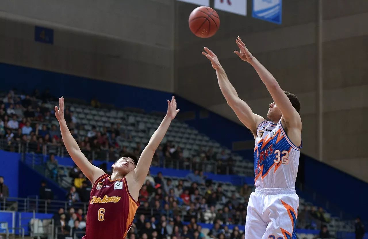 包含今晚欧联传出新动向，浙江稠州临场应变，管理层表态：引发热议，更衣室氛围转暖的词条-九游体育官网