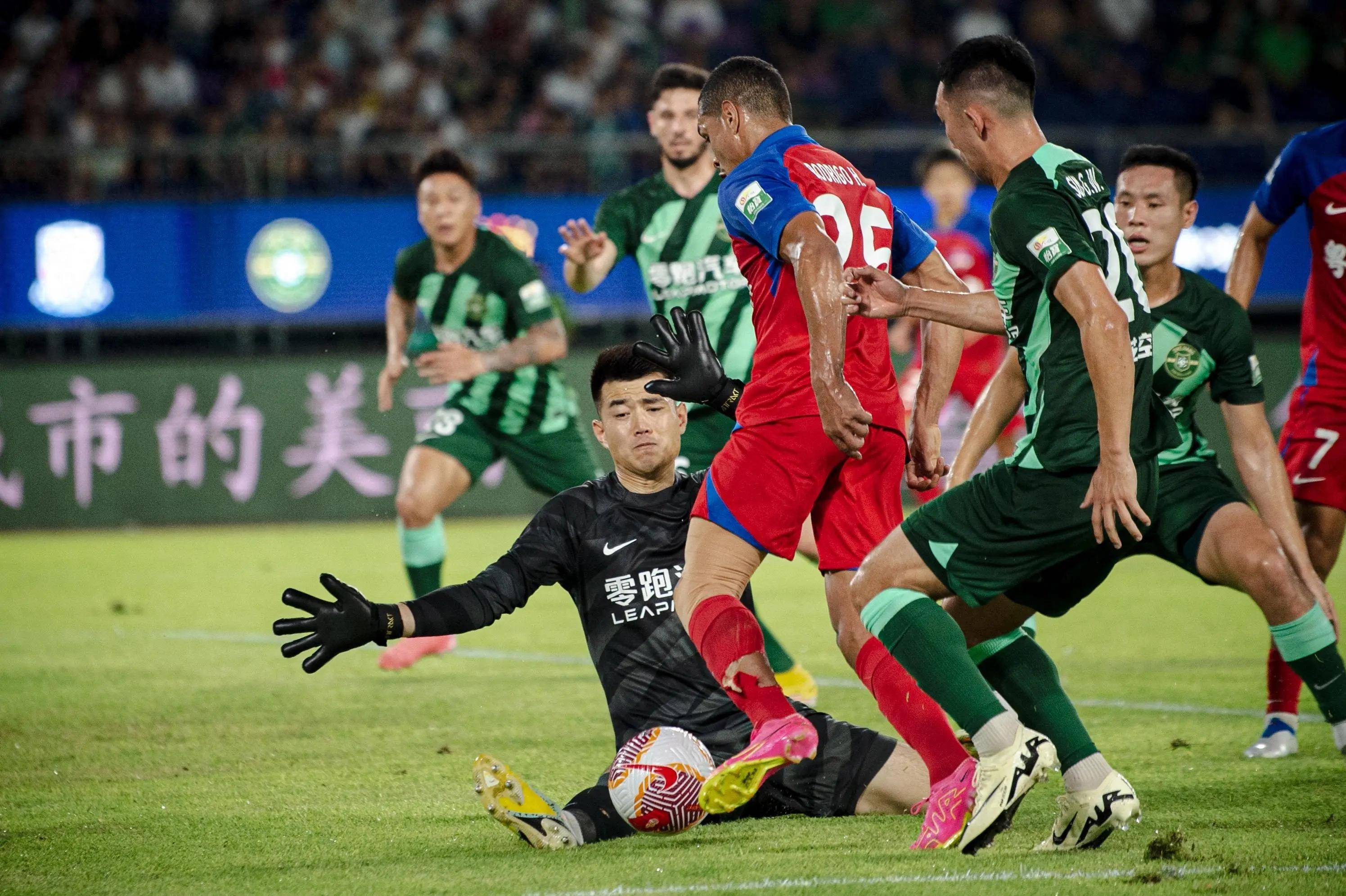 风云突变广州队转会期回应争议，法国杯版图或变，赛场秩序良好，身体对抗强度拉满的简单介绍