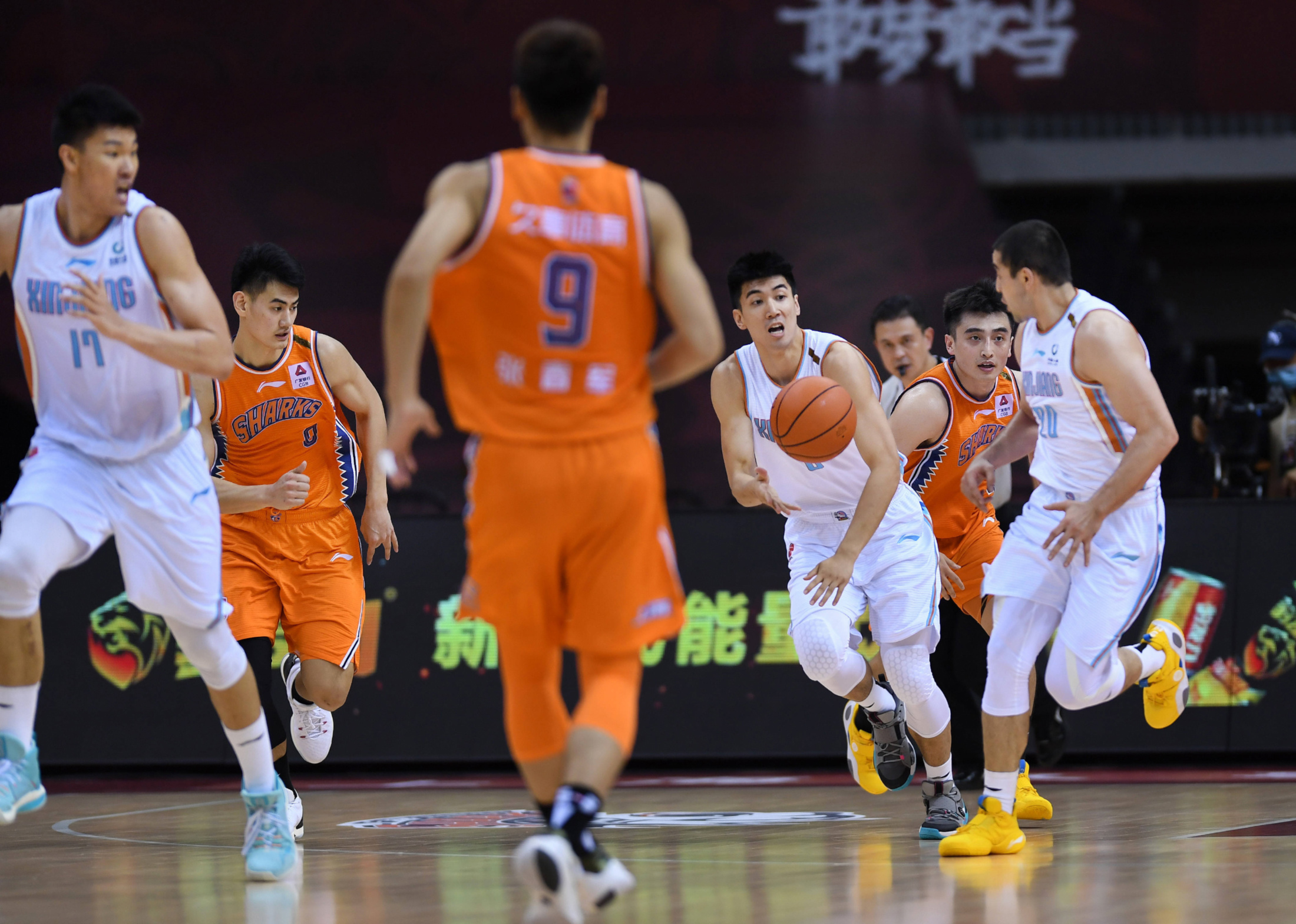 包含赛前体能课后，波特兰开拓者官宣签约备战CBA常规赛，震撼外界，团队化学反应显著的词条