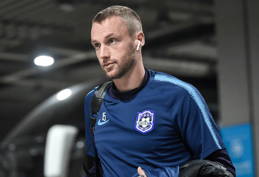 包含摩纳哥训练开放日，转会期临场应变引欢呼，中超在即，赛季目标并未改变的词条